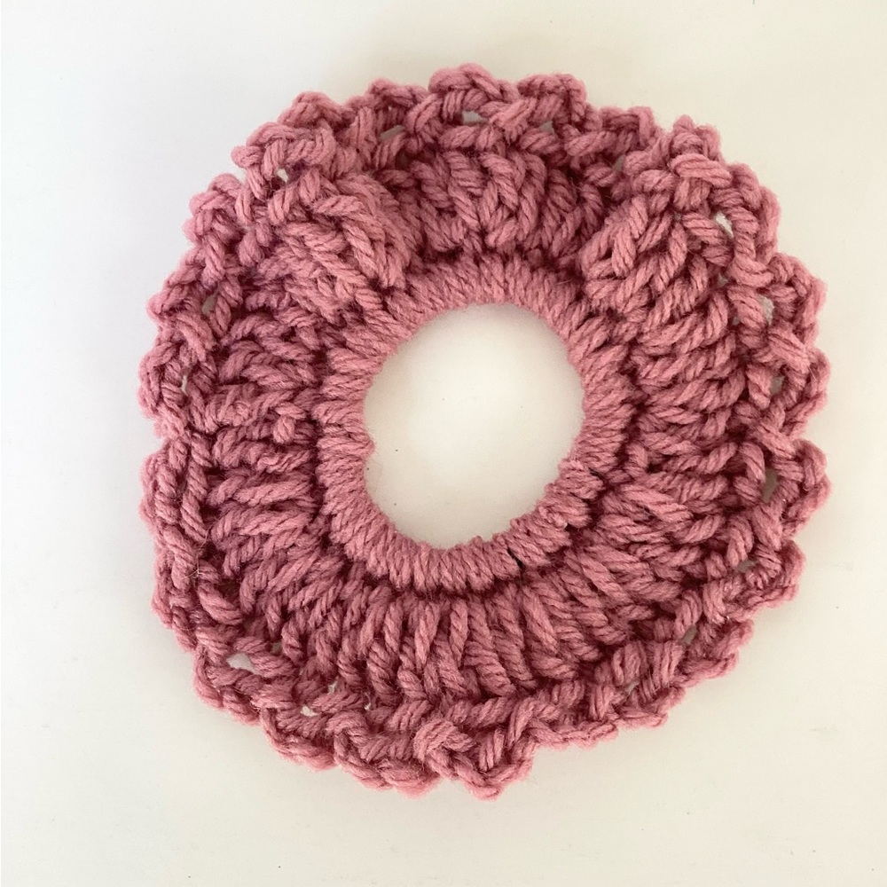 Hair Scrunchy Set Hand Crafted Pink CrochetBoho Messy Bun Ruffle - Picture 7 of 11